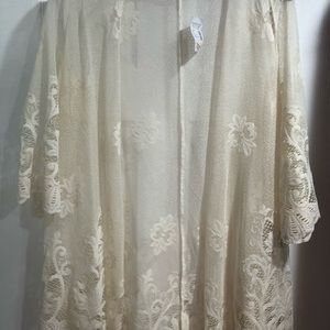 NWT Maurice’s Cream Lace Wrap